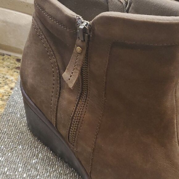 EARTH Nubuck Booties - Size 12‎ - Picture 4 of 9